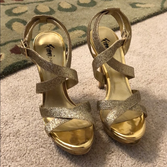 Heels - Picture 4 of 4